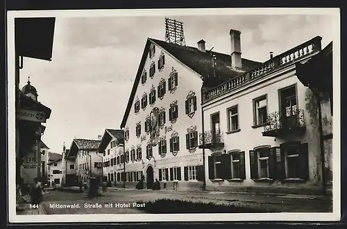 AK Mittenwald, Strassenpartie mit Hotel Post