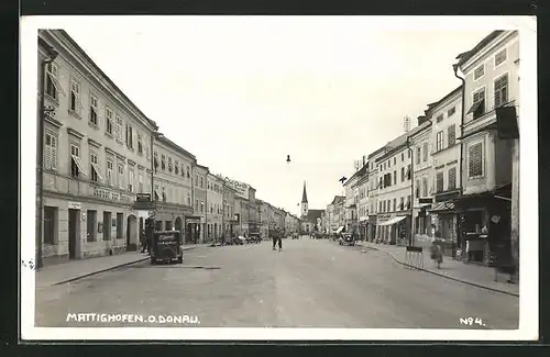 AK Mattighofen / Donau, Strassenpartie am Gasthof zur Sonne