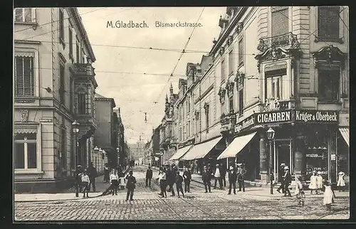 AK Mönchengladbach, Bismarckstrasse mit Geschäften und Passanten