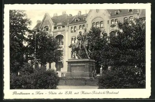 AK Nordhausen a. Harz, Platz der SA. mit Kaiser Friedrich-Denkmal