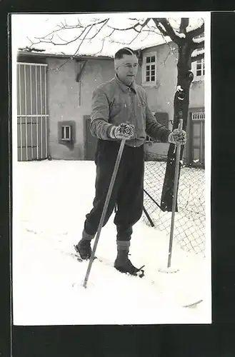 Foto-AK Skifahrer startet zur Abfahrt