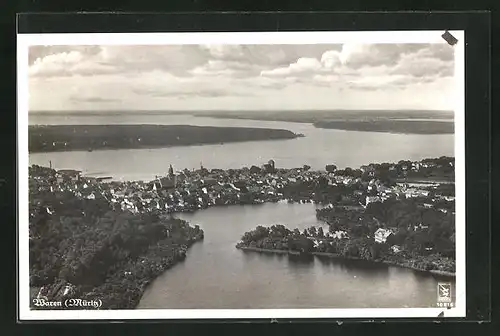 AK Waren / Müritz, Panoramablick auf Ort und See