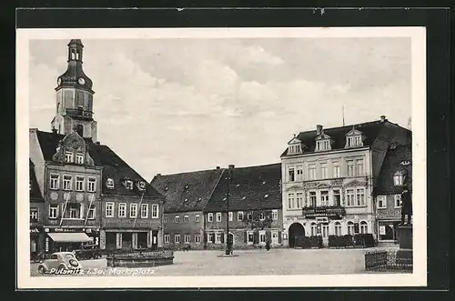 AK Pulsnitz i. Sa., Marktplatz mit Hotel Grauer Wolf und Brunnen