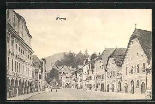 AK Weyer, Strassenpartie mit Gebäudeansicht und Brunnen