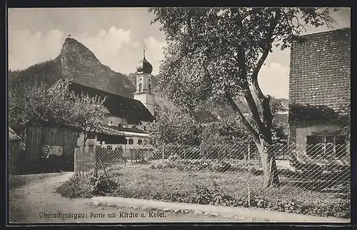 AK Oberammergau, Ortspartie mit Kirche und Kofel