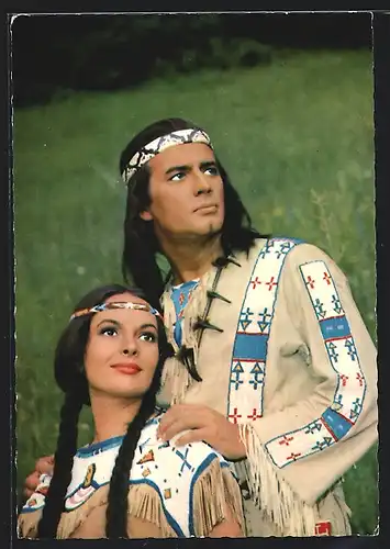 AK Pierre Brice und Karin Dor in Winnetou II. Teil, Filmszene