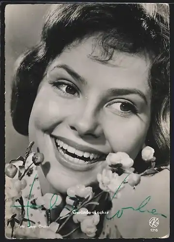 AK Schauspielerin Gerlinde Locker schaut seitlich, Autogramm