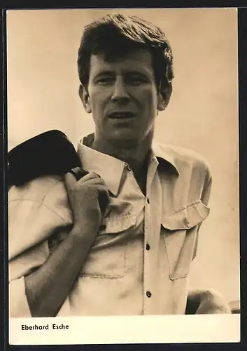 AK Schauspieler Eberhard Esche im Hemd mit Jacke