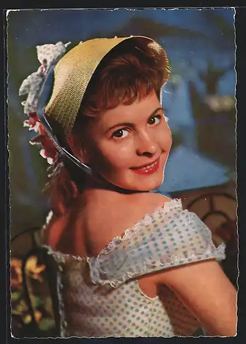 AK Schauspielerin Johanna Matz mit Blick über die Schulter