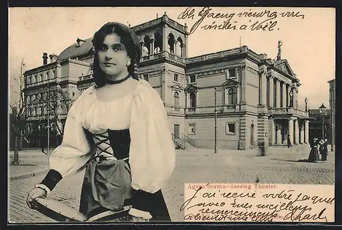AK Schauspielerin Agnes Sorma vor dem Lessing-Theater