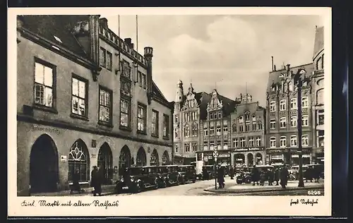 AK Kiel, Markt mit altem Rathaus, Fruchthaus Schülke, Ratsweinkeller, Leute
