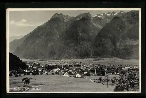 AK Bludenz i. Vorarlberg, Generalansicht gegen die Berge