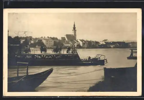 AK Pöchlarn, Strudengau, Besucher am Hafen, Blick zur Kirche