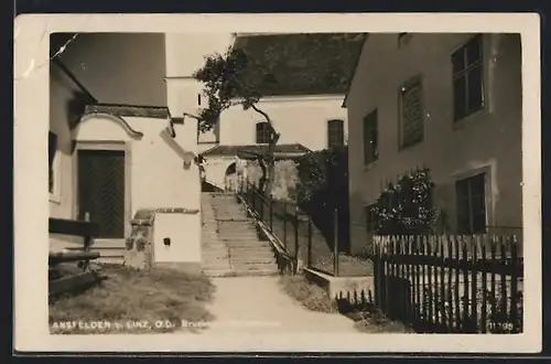 AK Ansfelden, Treppenaufgang an der Kirche