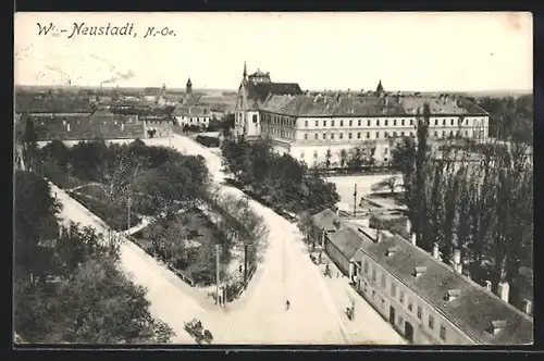 AK Wr. Neustadt in N.-Oe., Platzansicht und Blick über die Stadt