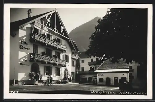 AK Umhausen, vor dem Hotel Krone