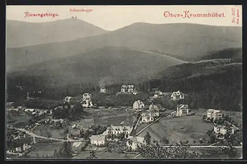 AK Ober-Krummhübel im Riesengebirge, Generalansicht mit Schneekoppe