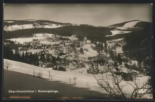 AK Ober-Krummhübel im Riesengebirge, Generalansicht im Schnee