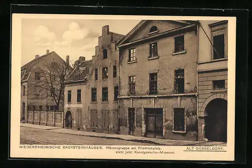 AK Alt-Düsseldorf, Niederrheinische Backsteinhäuser, Häusergruppe am Friedrichplatz jetzt Kunstgewerbe-Museum