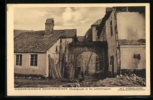 AK Alt-Düsseldorf, Niederrheinische Backsteinhäuser, Häusergruppe an der Lambertusgasse