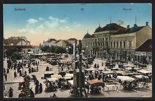 AK Szolnok, Piac tér, Hauptplatz am Markttag
