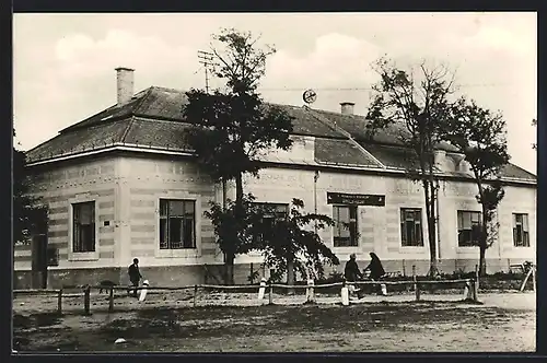 AK Solt, Ortspartie mit grossem Gebäude