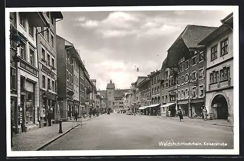 AK Waldshut / Hochrhein, Partie in der Kaiserstrasse mit Geschäften
