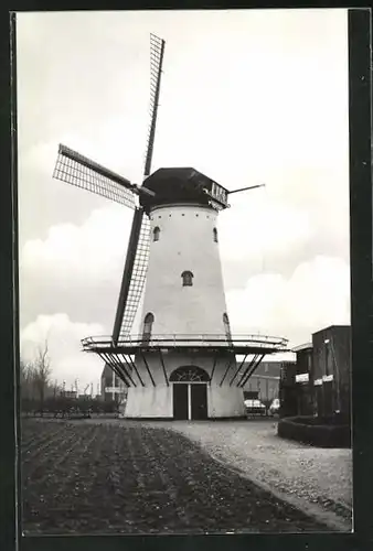 AK Korenmolen, Ansicht eienr Windmühle neben einem Feld