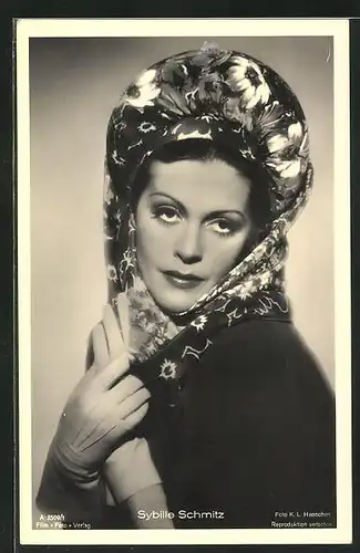 AK Schauspielerin Sybille Schmitz mit Kopftuch