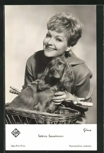 AK Schauspieler Sabina Sesselmann mit ihrem Hund