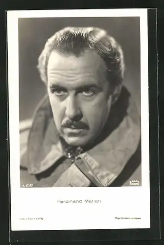 AK Schauspieler Ferdinand Marian im Mantel