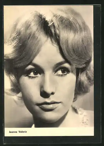 AK Schauspielerin Jeanne Valerie mit blonden Haaren