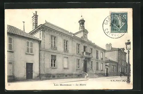 AK Les Mureaux, La Mairie, Rathaus im Sonnenschein