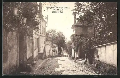 AK Neauphle-le-Chateau, Grande-Rue, Strassenpartie im Ort