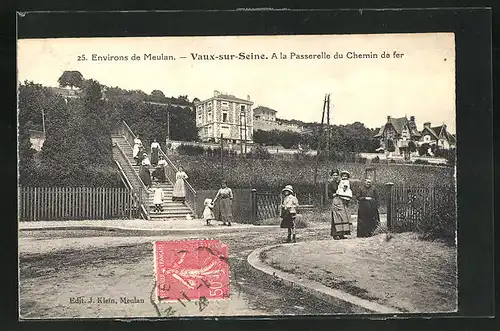 AK Vaux-sur-Seine, A la Passerelle du Chemin de fer