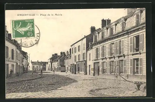 AK Angerville, Place de la Mairie