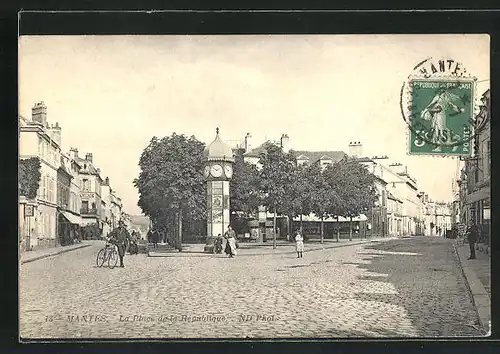 AK Mantes, La Place de la République