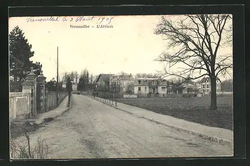 AK Vernouillet, L`Arrivée, Strassenpartie am Ortseingang