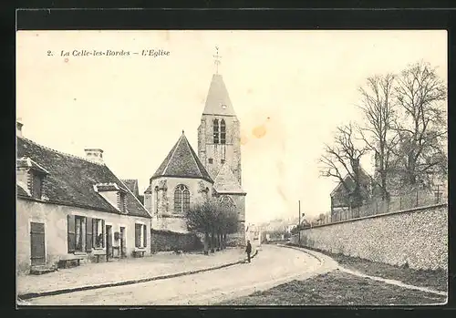 AK La Celle-les-Bordes, L`Eglise, Strassenpartie an der Kirche