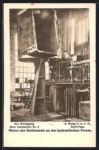AK Berlin-Tegel, A. Borsig G. m. b. H., Der Werdegang einer Lokomotive, Fabrikarbeiter an der hydraulischen Presse