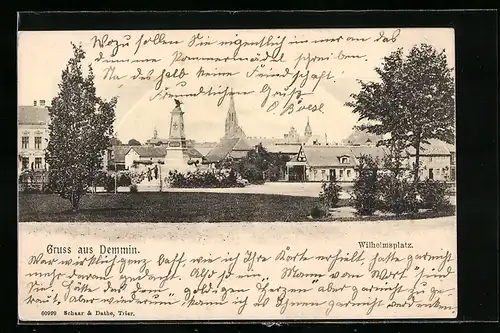 AK Demmin, Wilhelmsplatz mit Kirche und Denkmal