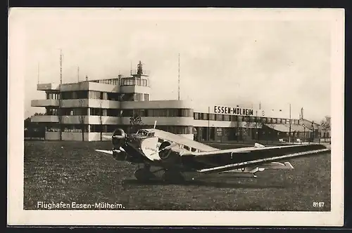 AK Mülheim a. d. Ruhr, Lufthansamaschine vor dem Flughafen Essen-Mülheim