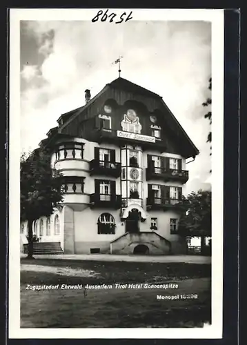AK Zugspitzdorf Ehrwald Ausserfern, am Hotel Sonnenspitze