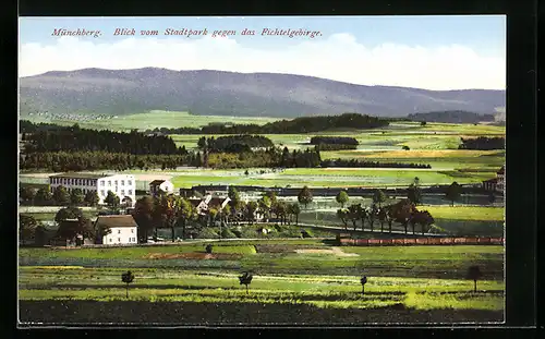 AK Münchberg, Blick vom Stadtpark gegen das Fichtelgebirge