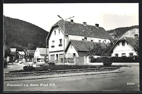 AK Winzendorf a. d. hohen Wand, Strassenpartie mit Gasthaus Rosler