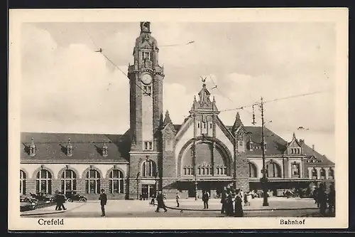 AK Crefeld, Bahnhof und Passanten