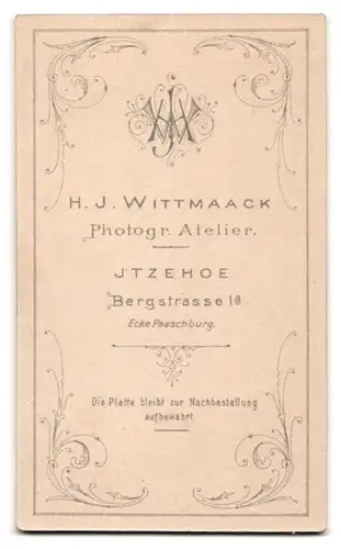 Fotografie H. J. Wittmaack, Itzehoe, Portrait zwei kleine Jungen in zeitgenössischer Kleidung