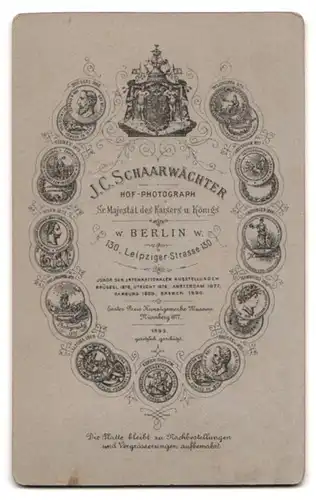 Fotografie J. C. Schaarwächter, Berlin, Portrait hübsches Paar in eleganter Kleidung