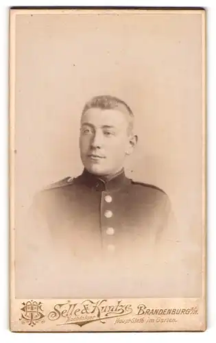 Fotografie Selle & Kuntze Nfg., Brandenburg a / H., Portrait Soldat in Uniform