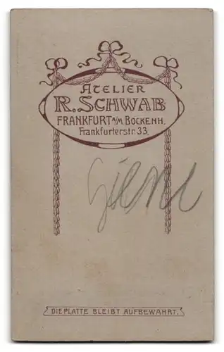 Fotografie R. Schwab, Frankfurt a/M, Portrait junger Herr in Anzug mit Krawatte